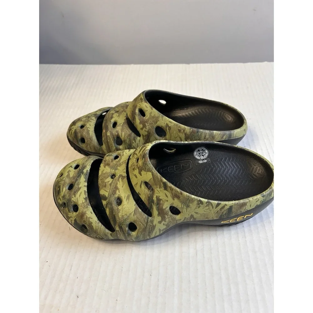 Keen Yogui‎ Arts Slides Slip On Sandals Closed Toe Camo / Black EUC W9.5/ M7.5